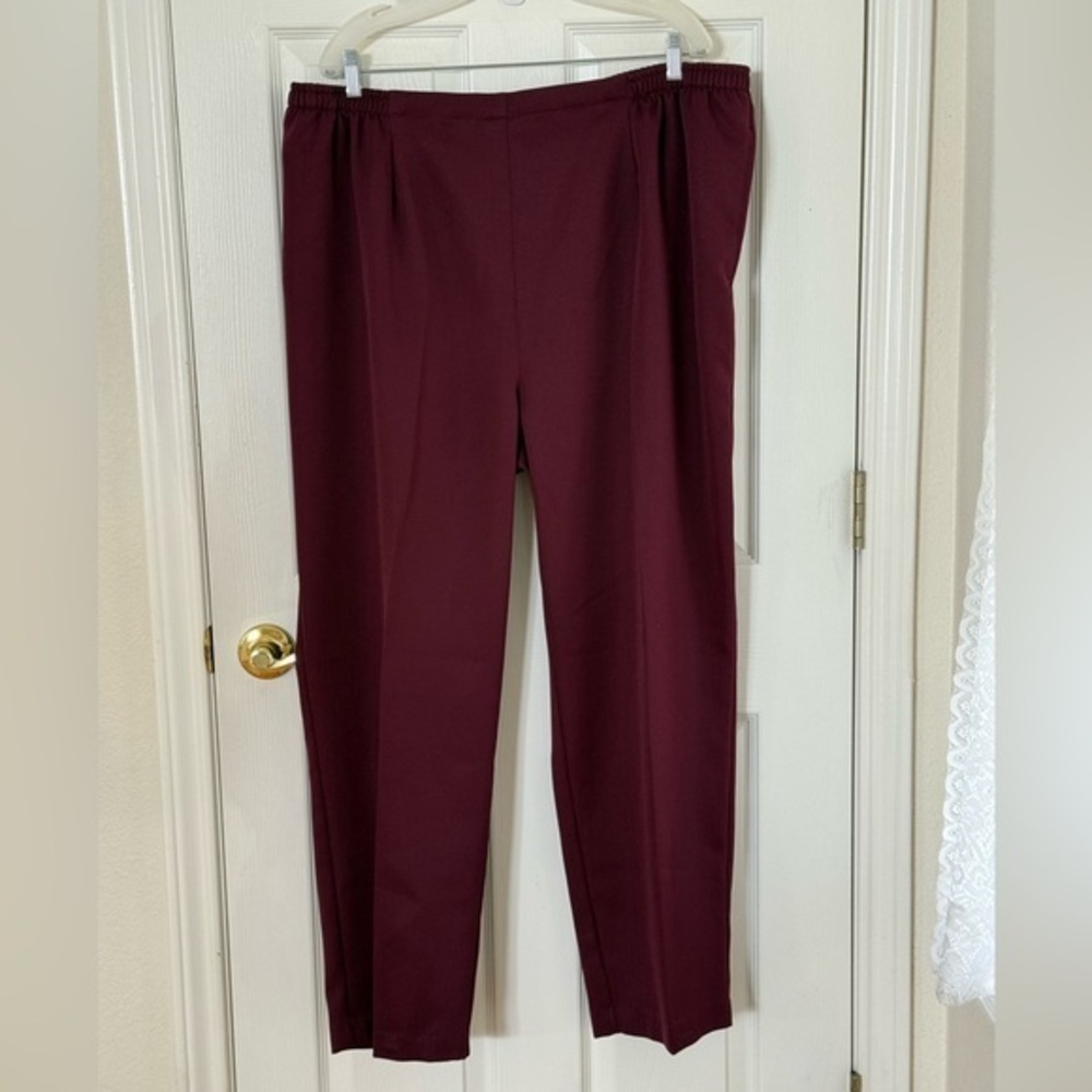 Draper’s & Damon Burgundy Women's Trousers size 24W